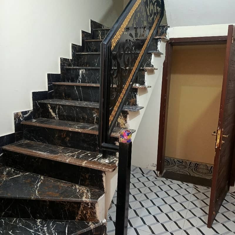 House Of 10 Marla For sale In Allama Iqbal Town - Hunza Block 28