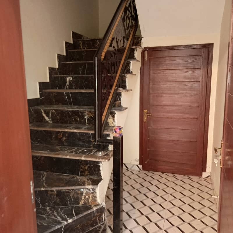 House Of 10 Marla For sale In Allama Iqbal Town - Hunza Block 38