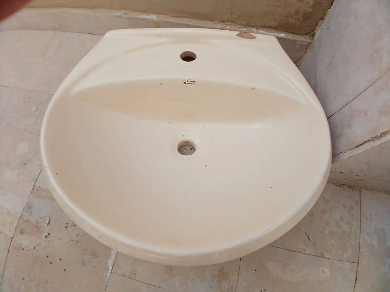 Used Washbasin 1