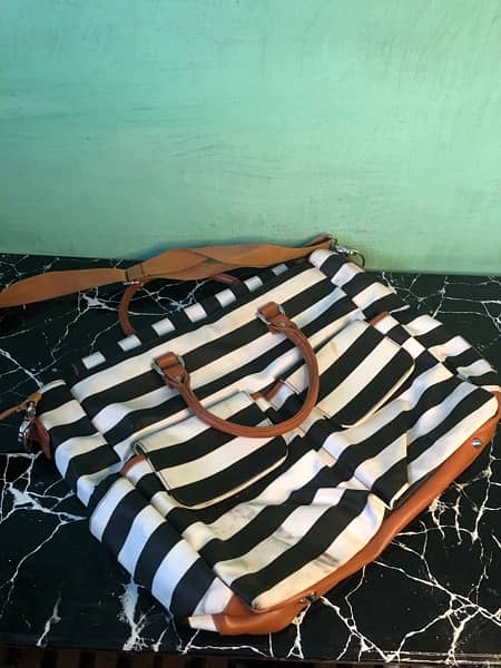 Preloved Black and White Stripes Fashion USA Travel and Shoulder bag 5