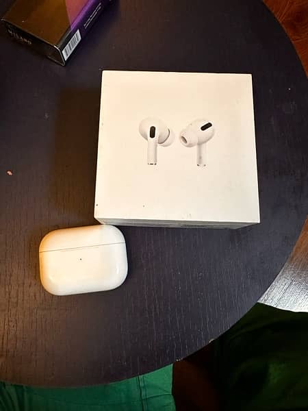 AirPods Pro (MagSafe Charging Case) 1