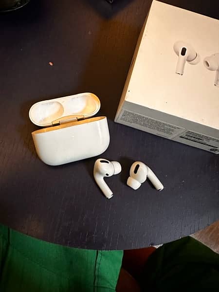 AirPods Pro (MagSafe Charging Case) 3