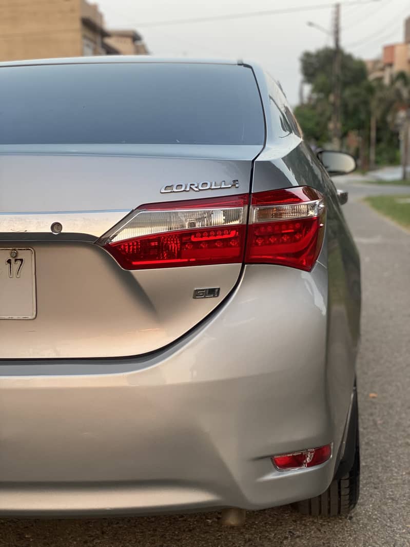 Toyota Corolla GLI 2016 1.3 Manual 9