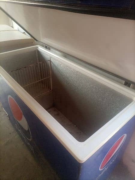 Pepsi Freezer, big 0