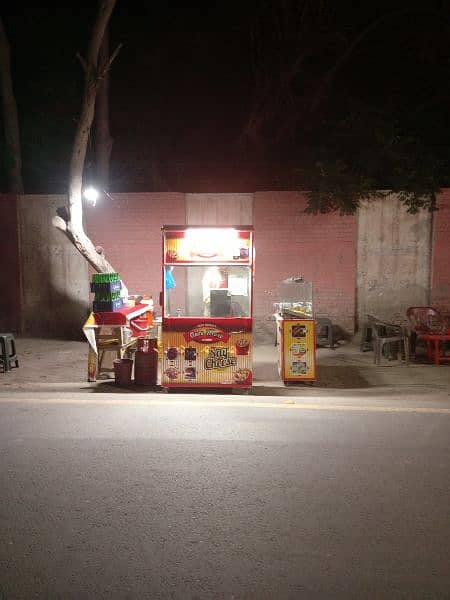 fast food cart in running position at college stop 3