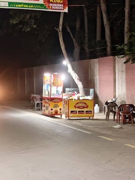 fast food cart in running position at college stop 4