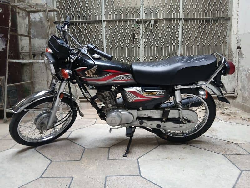 new Honda 125 with lamination and seat cover 7