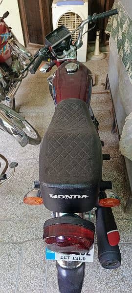 Honda 125 Red 4