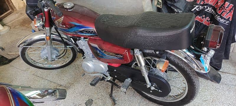 Honda 125 Red 5