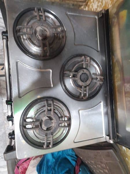 only one year used oven no damage no fault 100% done urgert sale 2