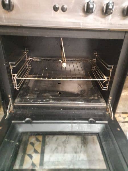 only one year used oven no damage no fault 100% done urgert sale 3