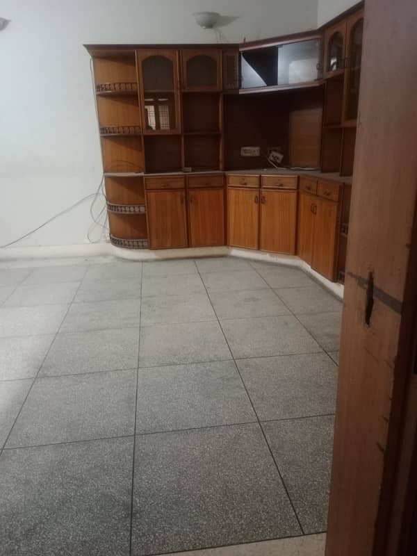 10MARLA NEAT&CLEAN HOUSE FOR RENT IN BADAR BLOCK ALLAMA IQBAL TOWN 3