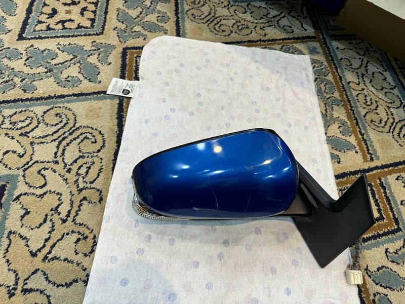 Toyota Aqua orignal side mirrors , right side back light 100% orignal 2