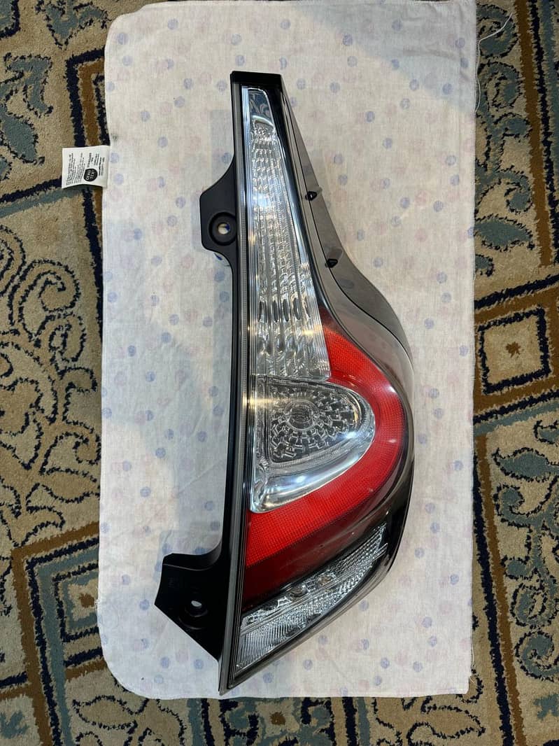 Toyota Aqua orignal side mirrors , right side back light 100% orignal 12