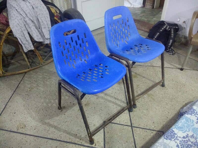 molty jet foam & chairs 1