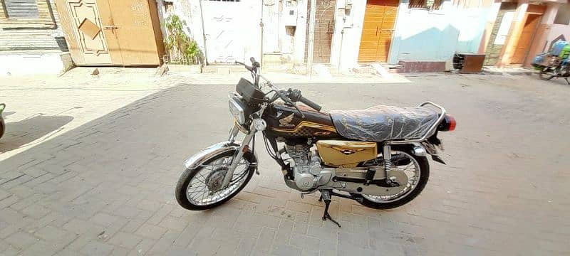 Honda CG 125 Gold Edition 3