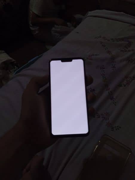 LG g8 thinQ 10/10 condition 2