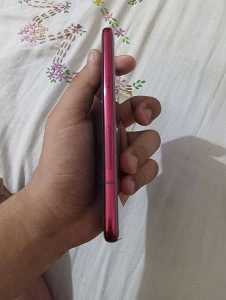 LG g8 thinQ 10/10 condition 4