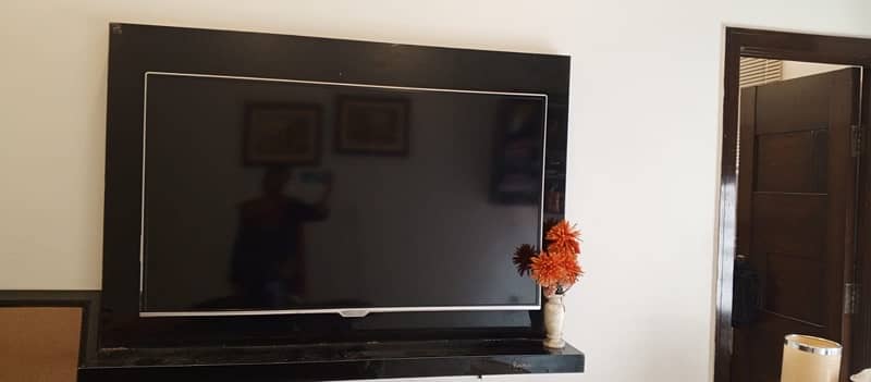 tcl tv with back board 1