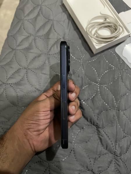 iPhone 15 pro 256 gb Factory unlock 4