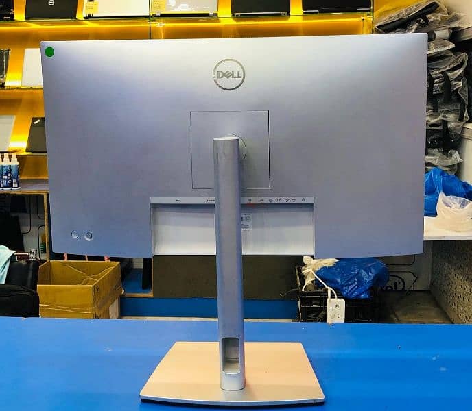 Dell Ultra Sharp 2k Borderless Display 1