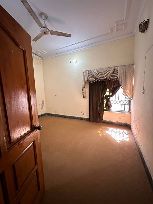 2 bedroom seprate gate ground floor available for rent 4