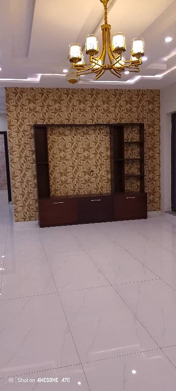 one kanal house for sale in jenipar block bahria Town Lahore good location 40