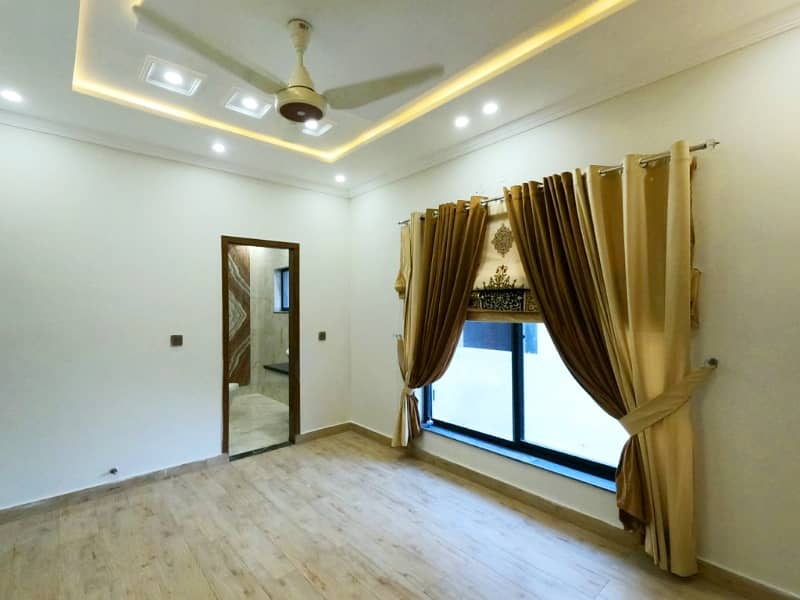 Sale The Ideally Located House For An Incredible Price Of Pkr Rs. 22500000/- 19