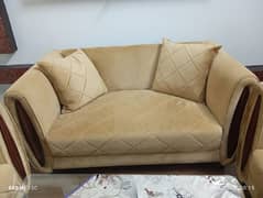 7 Seater Sofa Set With Table