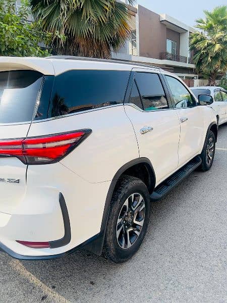 Toyota Fortuner Legender 2022 4