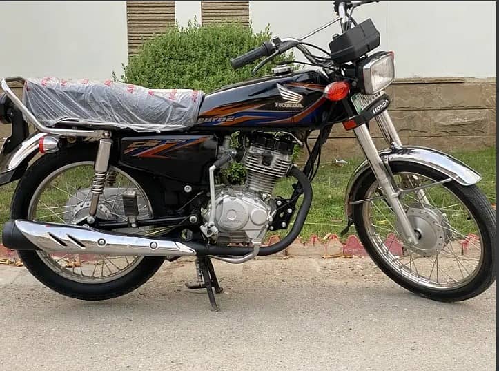 HONDA CG 125 2018 MODEL BLACK COLOUR GENUINE 1