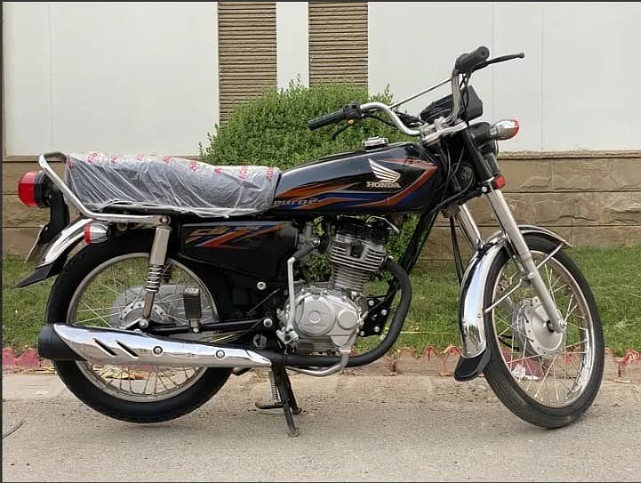 HONDA CG 125 2018 MODEL BLACK COLOUR GENUINE 2