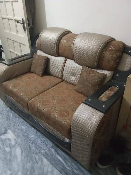 6 seater sofa set (3,2,1] in 9/10 condition 4