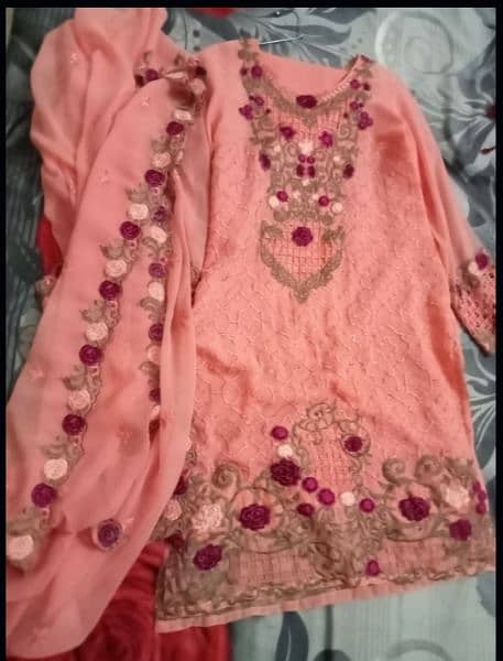 Ready to wear dresses in excellent condition 1