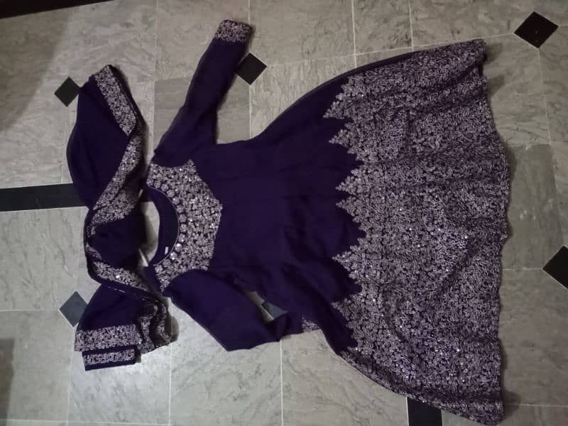 Ready to wear dresses in excellent condition 2