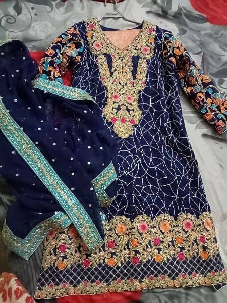 Ready to wear dresses in excellent condition 3