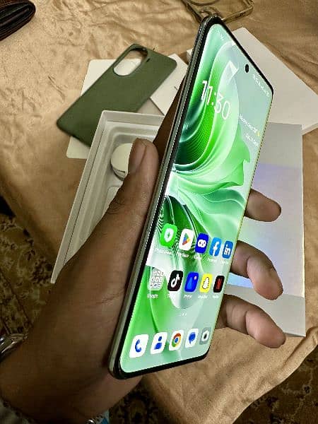 Oppo Reno 11 5G ( 12gb 256gb) Complete Box 3