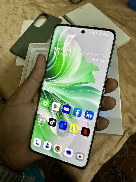 Oppo Reno 11 5G ( 12gb 256gb) Complete Box 6