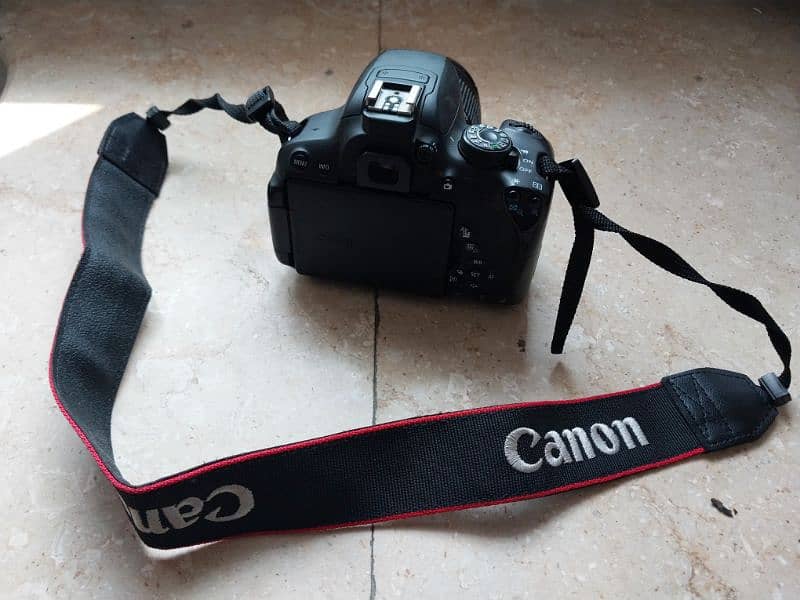 DSLR Canon 700d in mint condition 4