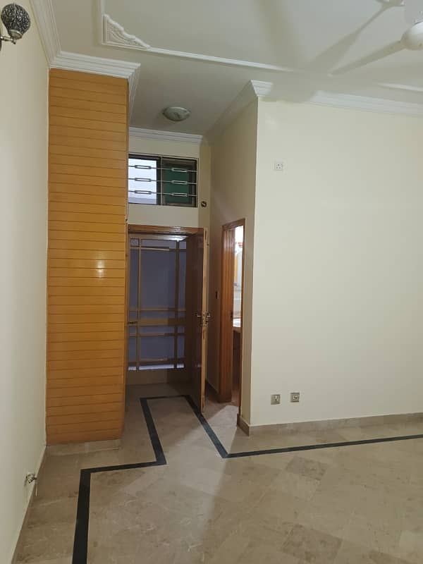 7 Marla Ground Portion For Rent In G-13 Islambad 2