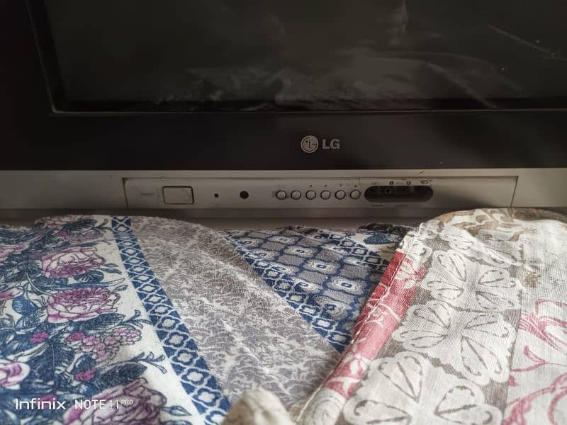 LG Flat 21" inche TV for sale. 4