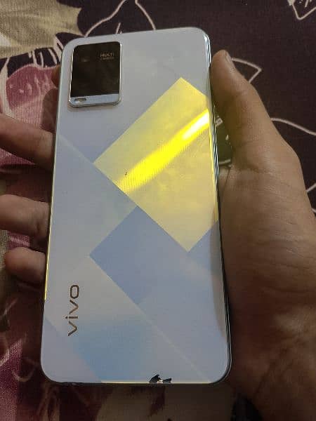 vivo y21 good condition but front camera dust only clean up 1