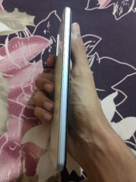 vivo y21 good condition but front camera dust only clean up 2