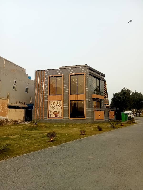 6 Marla corner house for sale in CC block bahria Town Lahore near to park 3