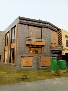 6 Marla corner house for sale in CC block bahria Town Lahore near to park 0