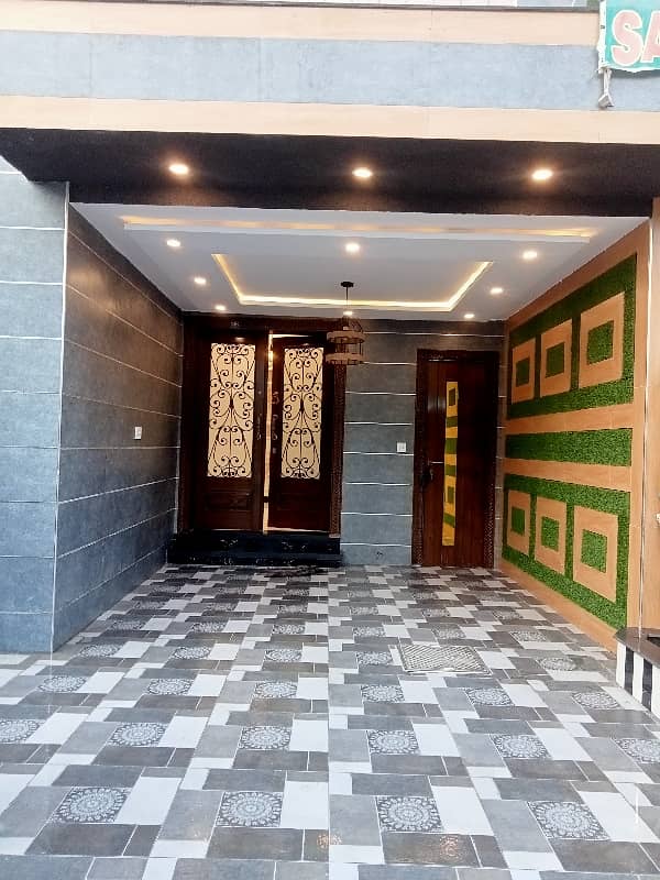 6 Marla corner house for sale in CC block bahria Town Lahore near to park 4