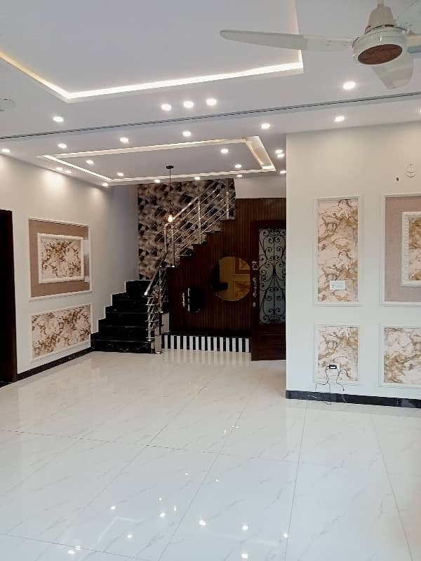 6 Marla corner house for sale in CC block bahria Town Lahore near to park 8