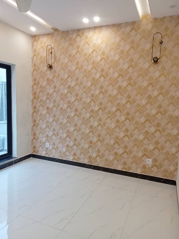 6 Marla corner house for sale in CC block bahria Town Lahore near to park 10