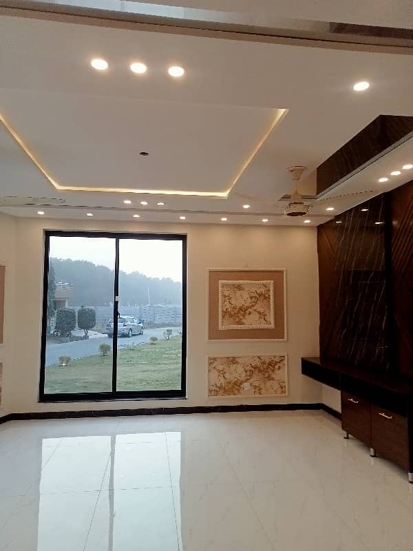 6 Marla corner house for sale in CC block bahria Town Lahore near to park 11