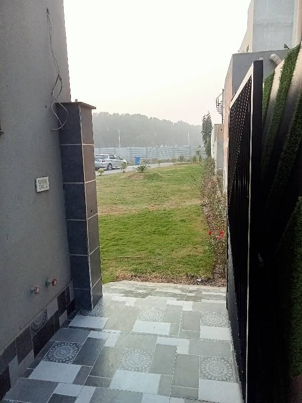 6 Marla corner house for sale in CC block bahria Town Lahore near to park 14